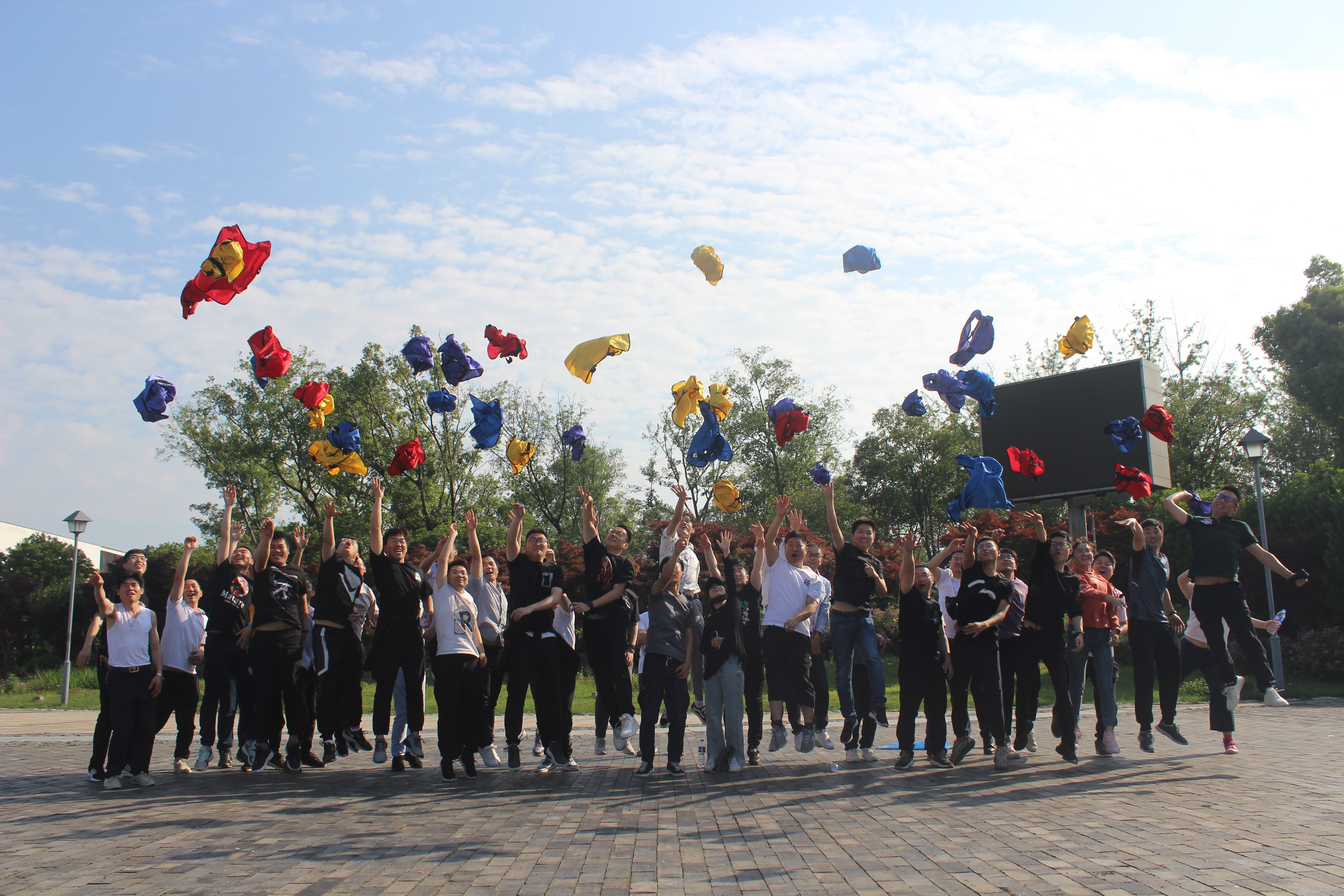 “激情挑戰(zhàn),同心同行,熔煉團(tuán)隊(duì),共創(chuàng)未來” 亨通智能第三屆拓展訓(xùn)練圓滿成功(圖7) “激情挑戰(zhàn),同心同行,熔煉團(tuán)隊(duì),共創(chuàng)未來” 亨通智能第三屆拓展訓(xùn)練圓滿成功(圖7)